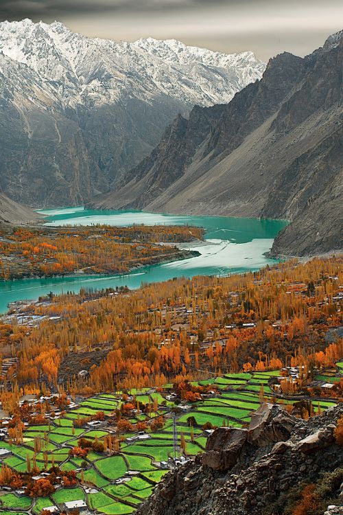 16+Attabad+Lake+Hunza+Valley+Pakistan.jpg